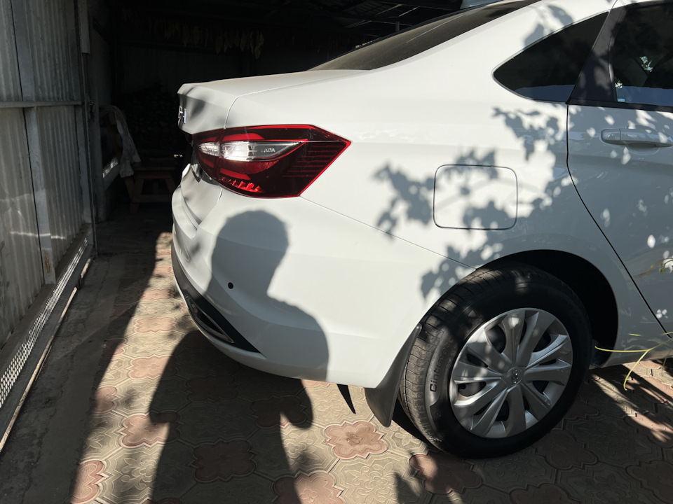 Установка задних брызговиков — Lada Vesta (NG), 1,6 л, 2023 года ...