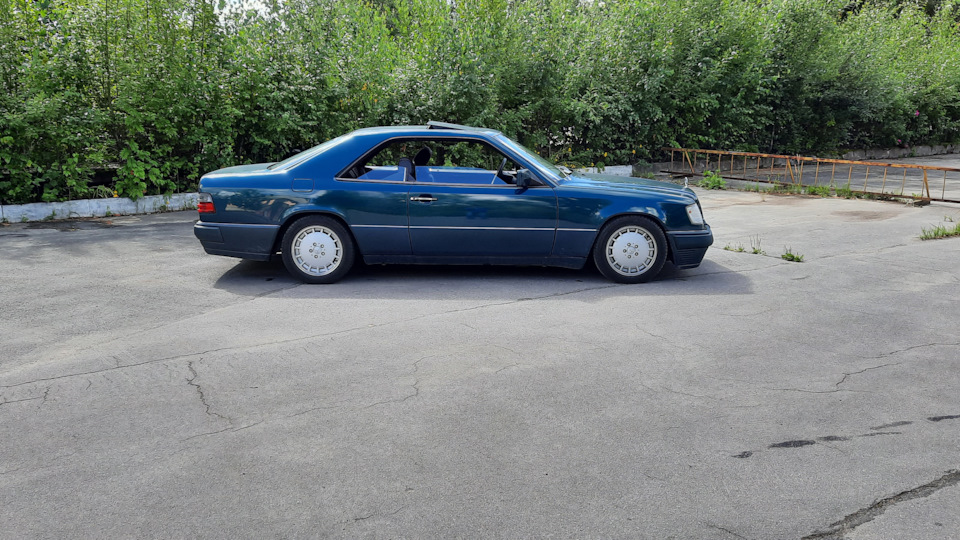 Mercedes-Benz E-Class Coupe c124 E220CE coupe