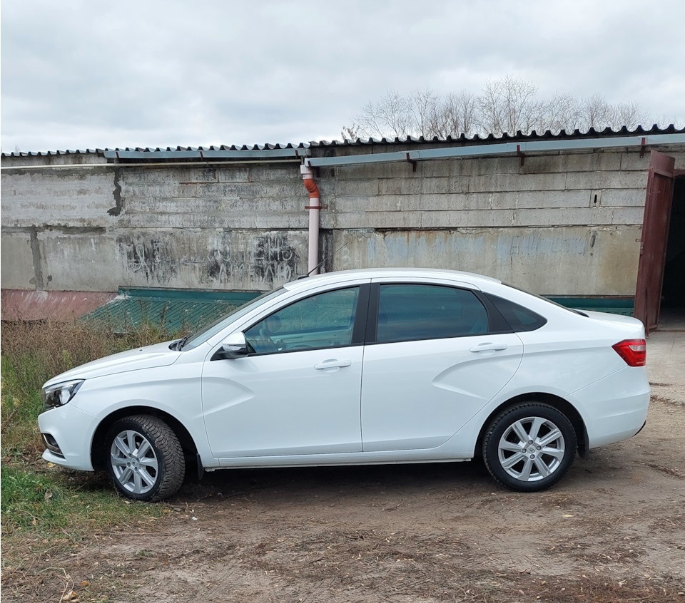 Атермальная пленка SunTek 70 % — Lada Vesta, 1,6 л, 2022 года | тюнинг |  DRIVE2