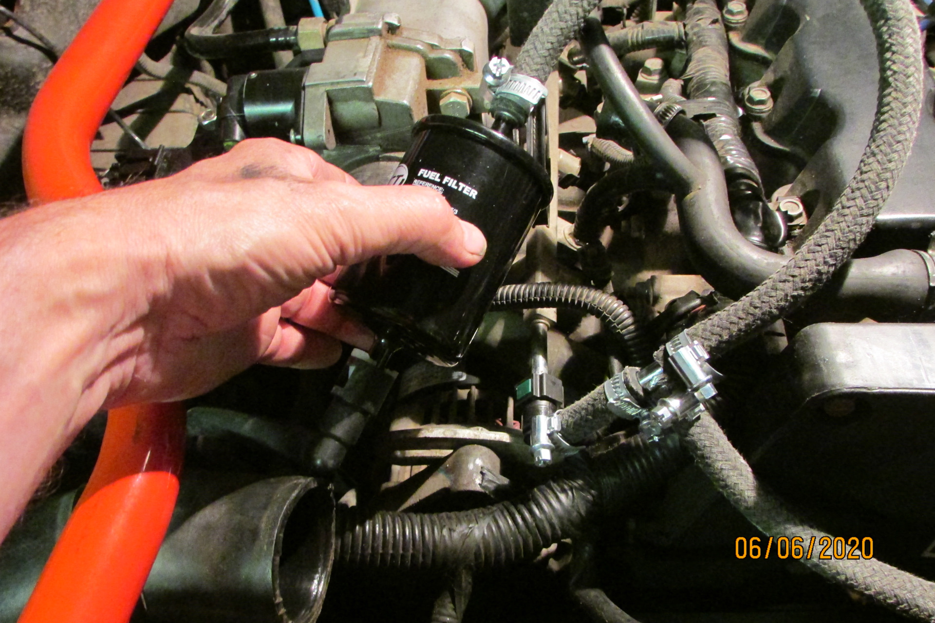 Давление в рампе нексии. Регулятор давления топлива лачетти 1. Давление топливной рампы дэу нексия. Давление в рампе нексии. Дэу нексия замер давления топлива.