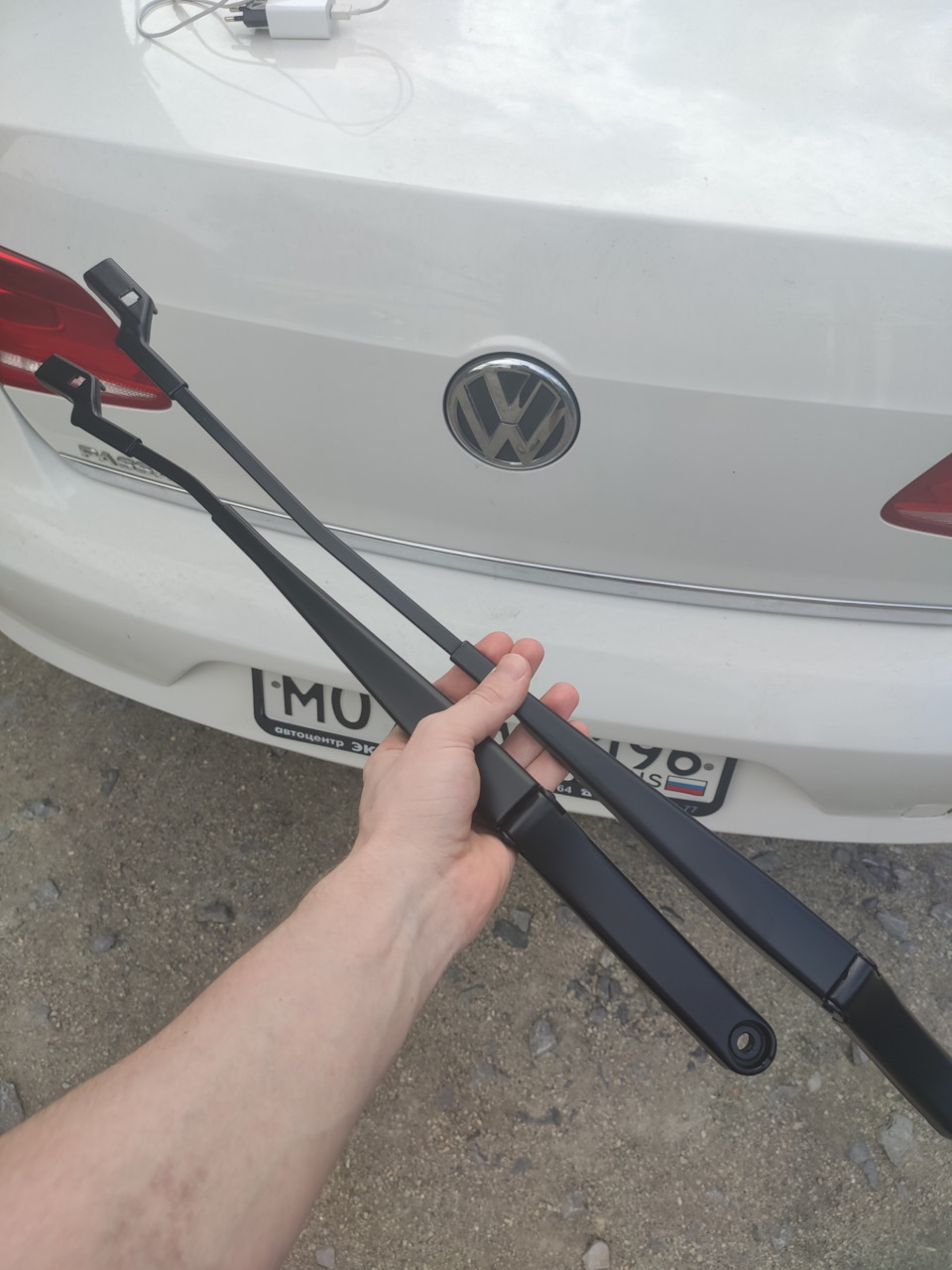 Обновляем поводки дворников — Volkswagen Passat B7, 1,4 л, 2012 года ...