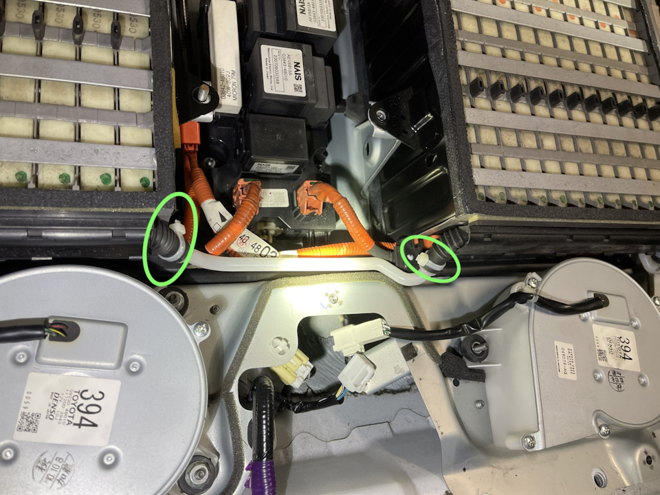 …перекусить несколько стяжек — Lexus RX 400h (2G)