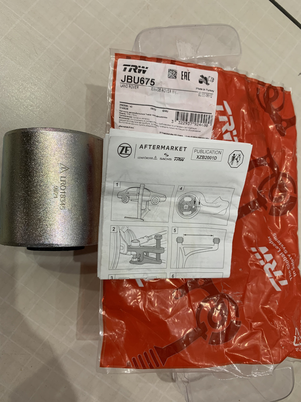 TRW JBU675 на котором написано : треугольник с буквой L и LRO18345 или LR018345 — Land Rover Range Rover (3G). Запчасти на фото: JBU675, LR018345