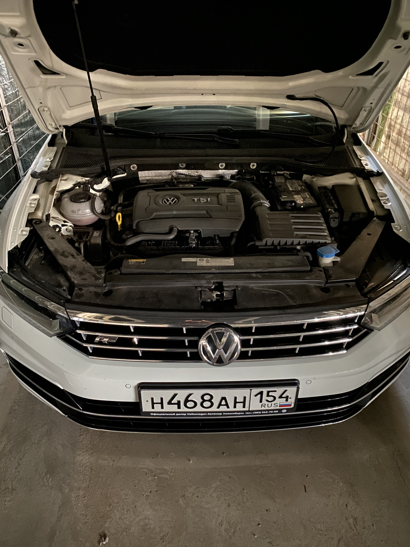 Пластиковые заглушки на фарах — Volkswagen Passat B8, 1,8 л, 2018 года |  своими руками | DRIVE2