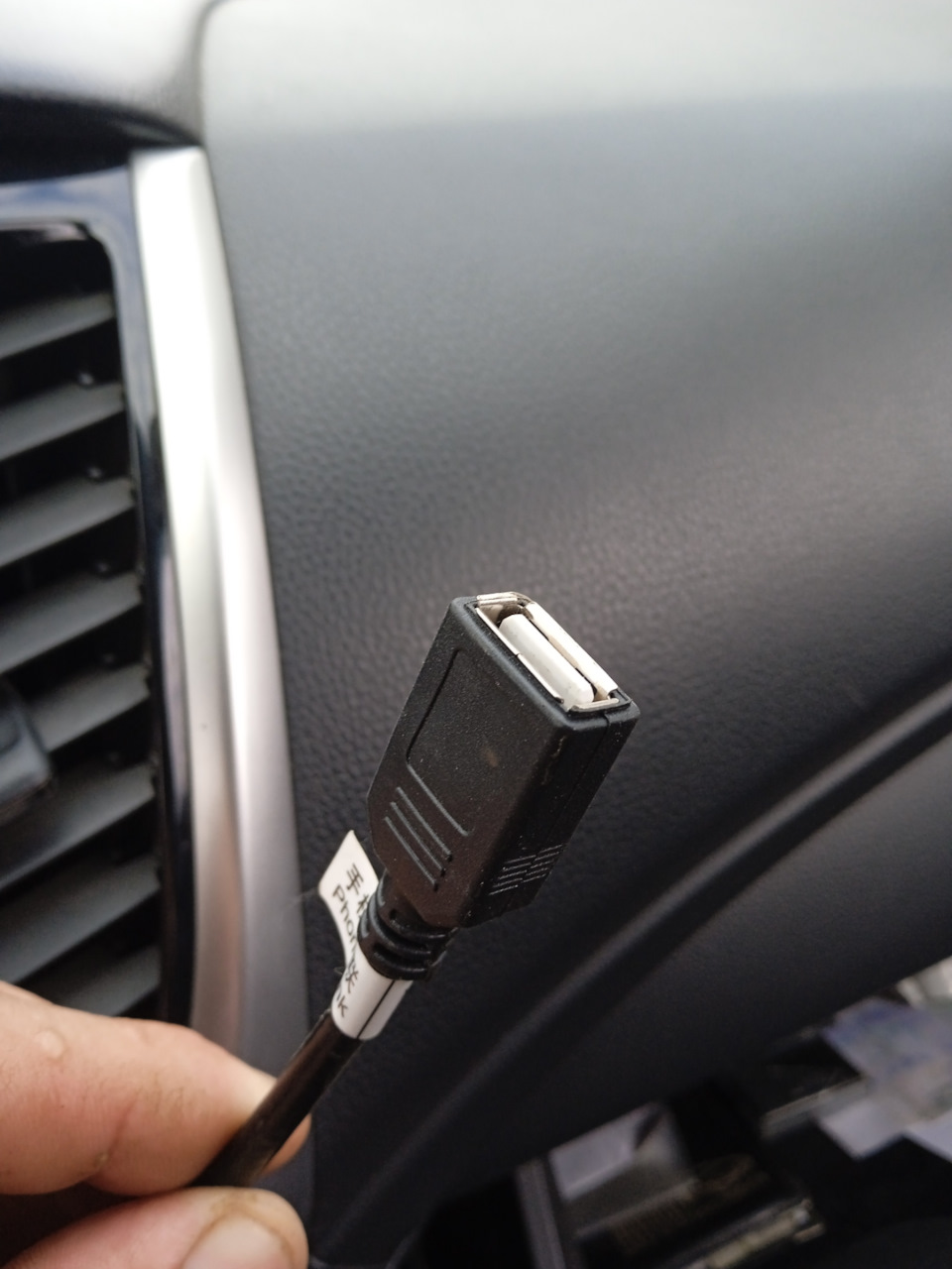 Штатный USB — Mitsubishi Pajero Sport (3G), 2,4 л, 2019 года | электроника  | DRIVE2