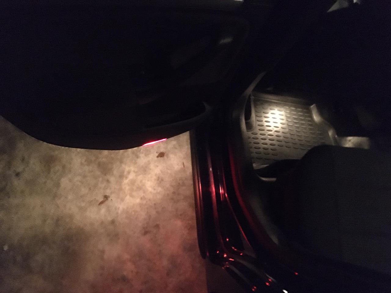 Установка подсветки ног (в салоне) — Volkswagen Jetta V, 1,6 л, 2009 ...