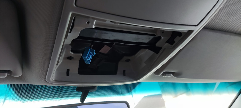 Подключение регистратора к плафону освещения салона — Volkswagen Jetta ...