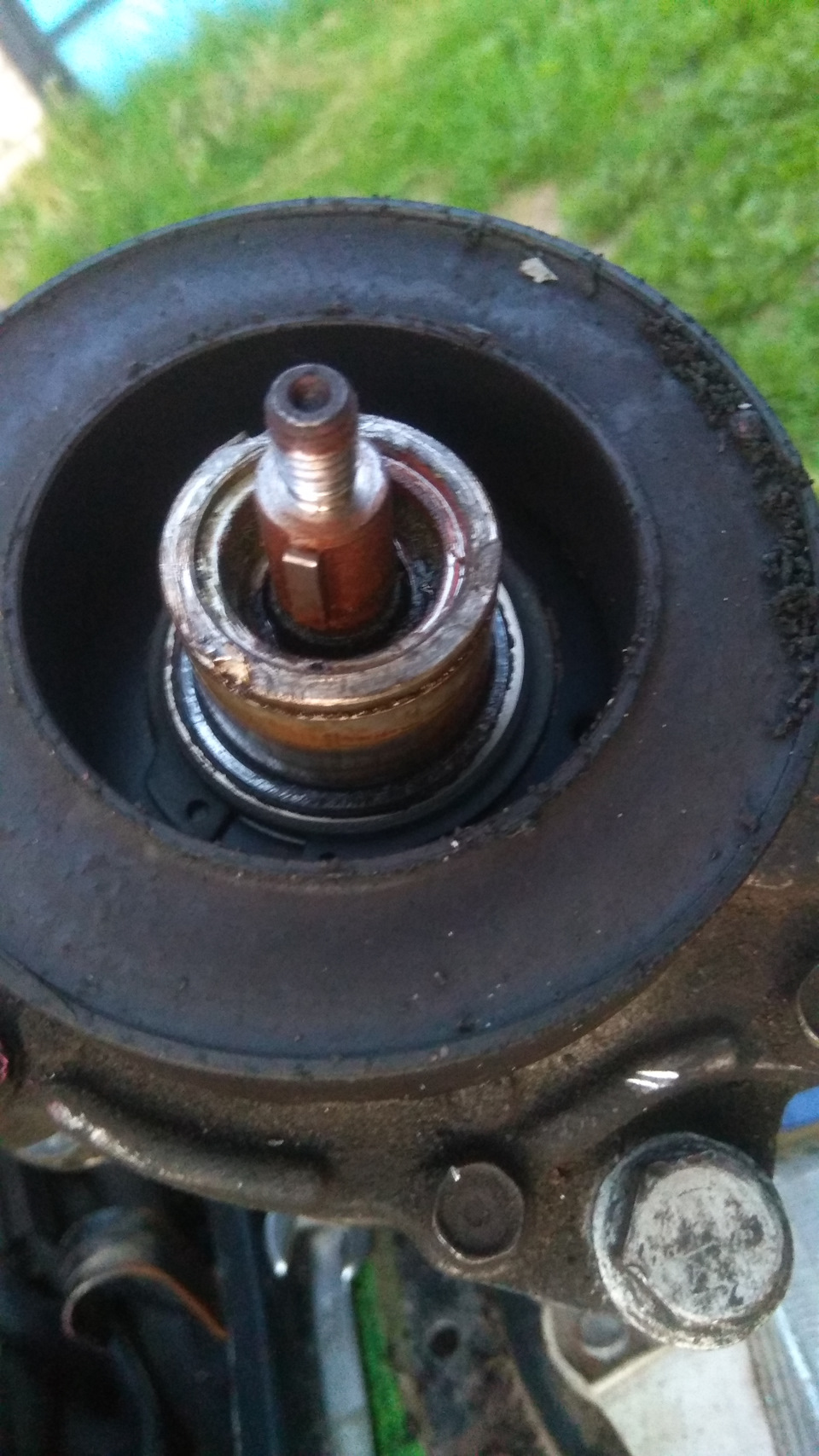 Замена подшипника шкива компрессора кондиционера — Volkswagen Passat B4 ...