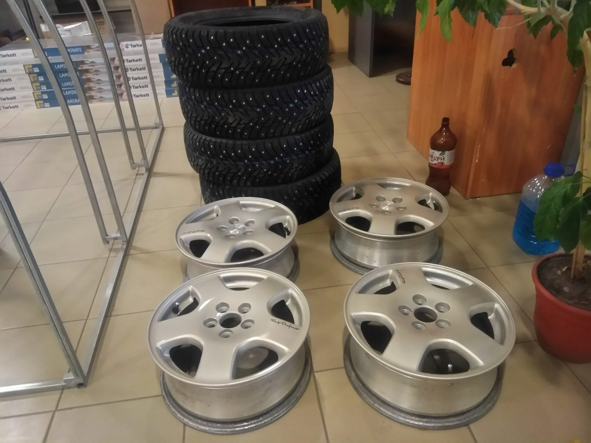 Subaru forester sg5 диски. Оригинальные диски субару легаси. Диски субару импреза r17. Диски субару r15 impreza. Диски субару sti золотые.