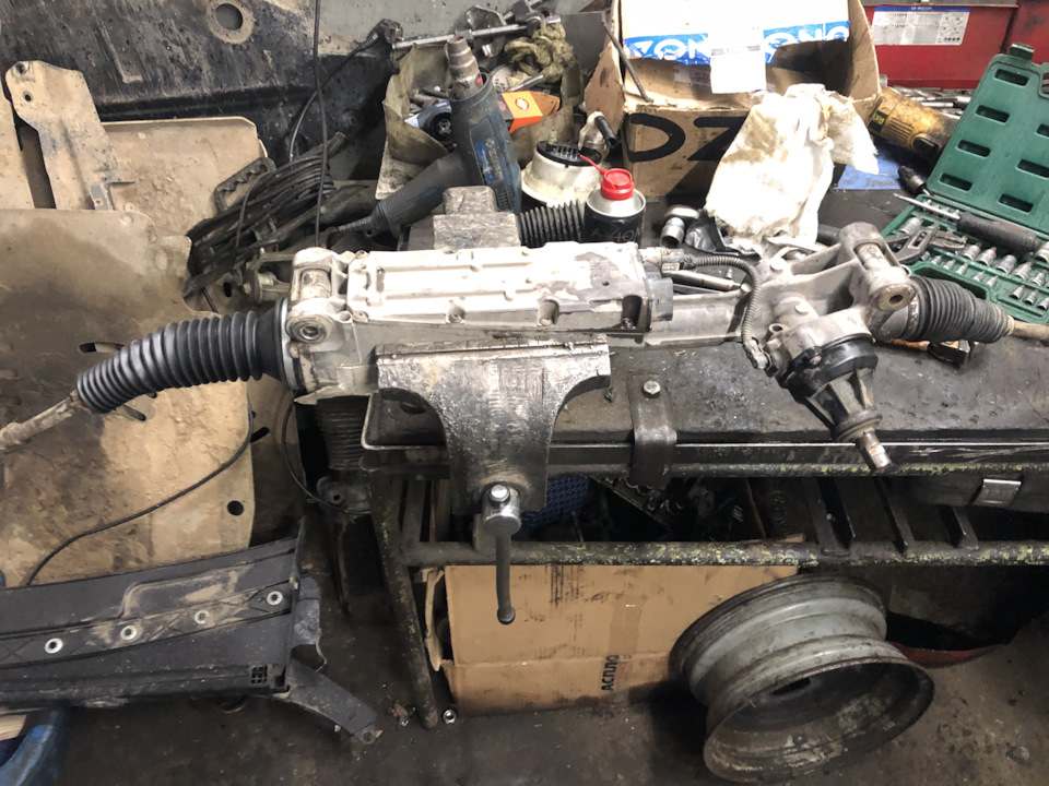 Порвался пыльник рейки — Audi A6 (C7), 2 л, 2014 года | визит на сервис ...