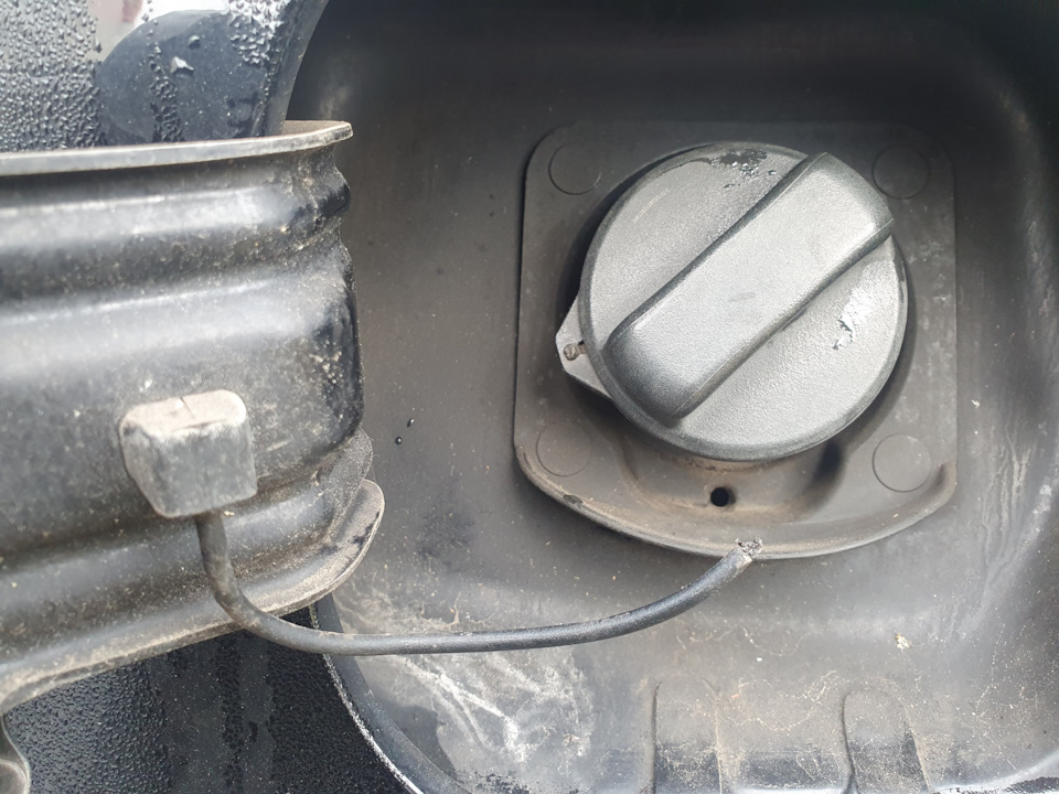 Трос крышки бензобака — Honda CR-V (RE), 2 л, 2007 года | поломка | DRIVE2