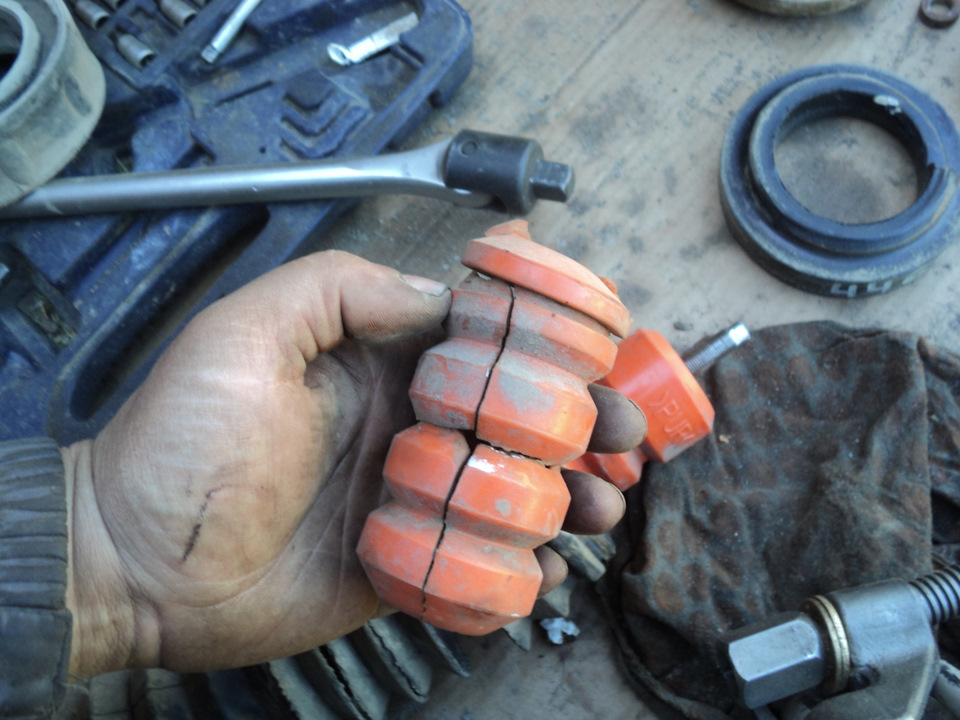 Не запчасти виновны на ВАЗ, а очередной рукожоп и наплечный его таз ...