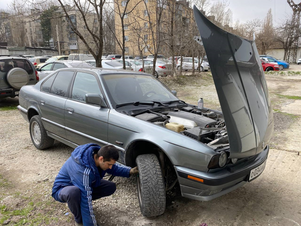 Передние тормозные шланги, замена. — BMW 5 series (E34), 3,5 л, 1988 ...