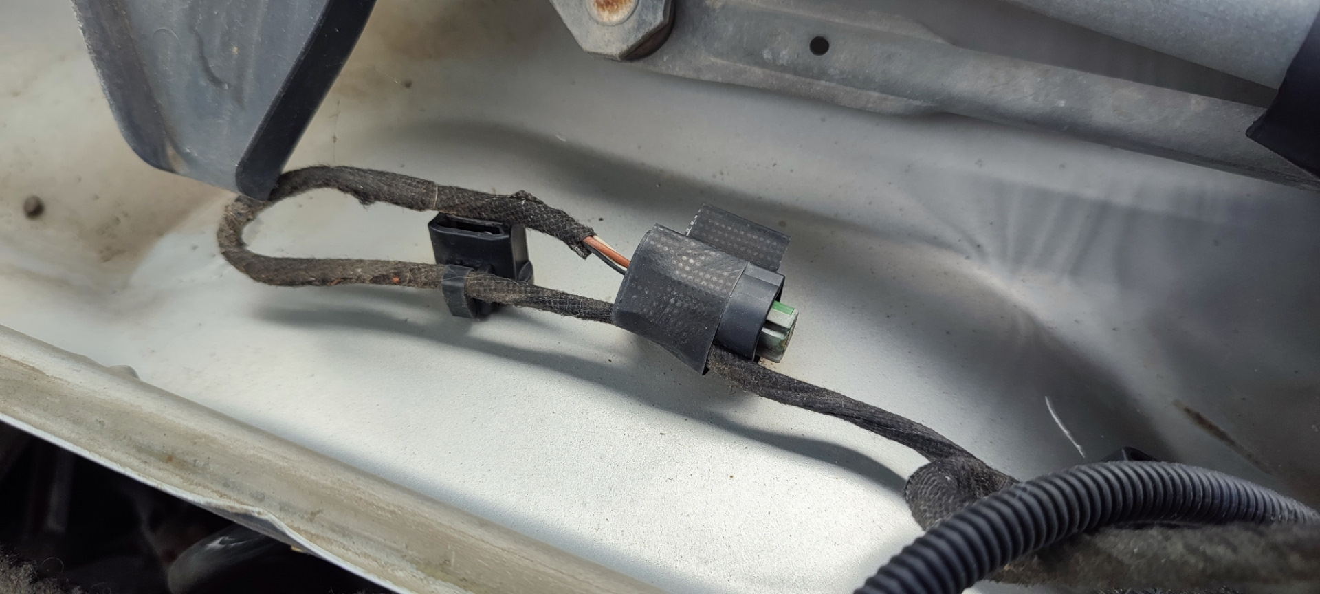 Фишка под жабо опель астра н — Opel Astra H, 1,6 л, 2010 года | другое ...