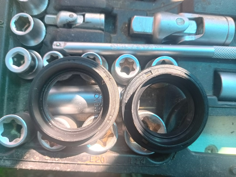 Замена сальника внутренней гранаты! — Toyota Auris (1G), 1,4 л, 2008 ...