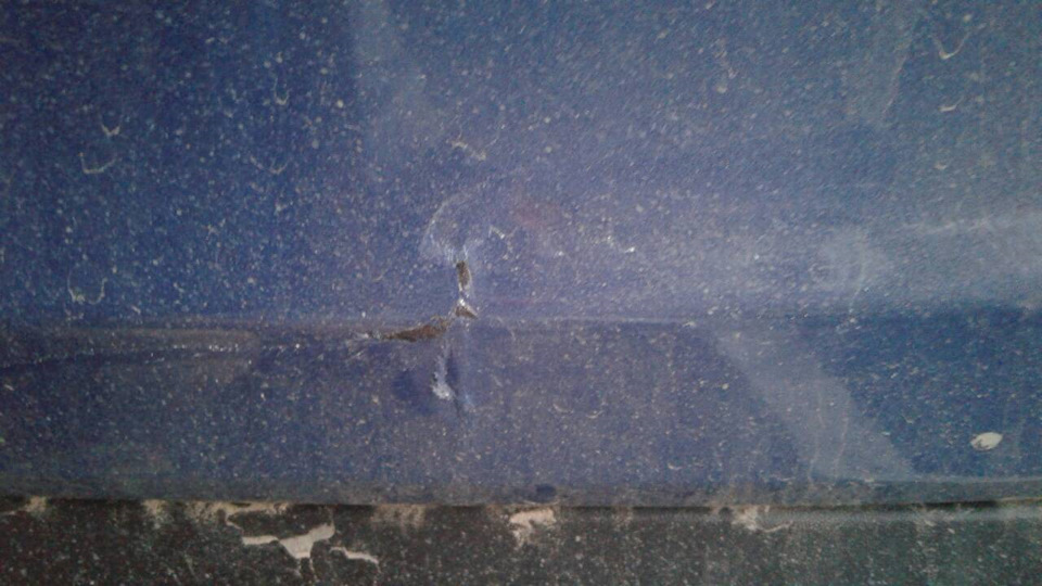 вмятинка на бампере длиной сантиметра полтора и всё — Lada Vesta SW (1G)