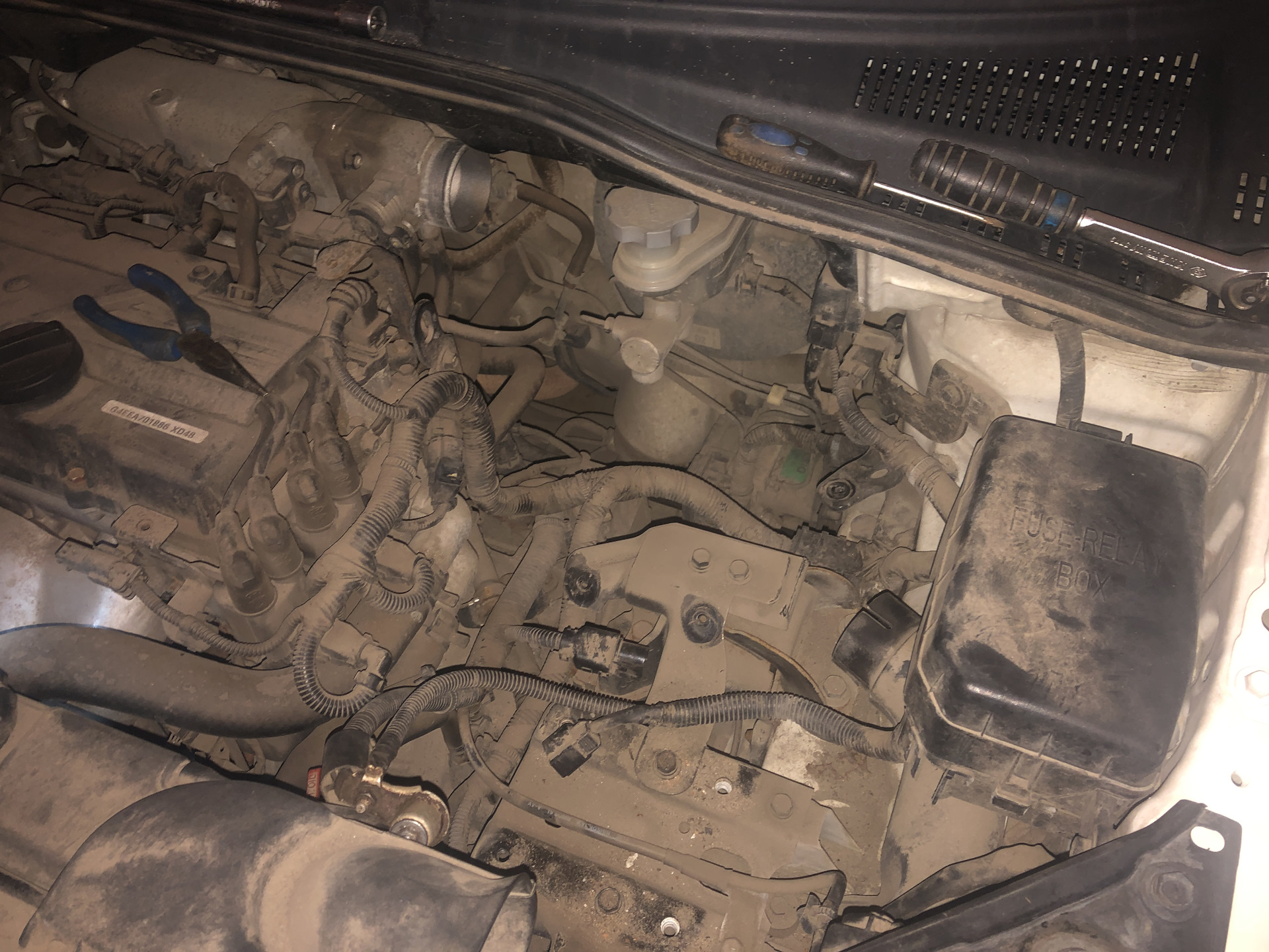 4 расположение. Стартер на солярисе где находится 1. 4 снятие. Стартер hyundai getz 1. 3 2004 года.