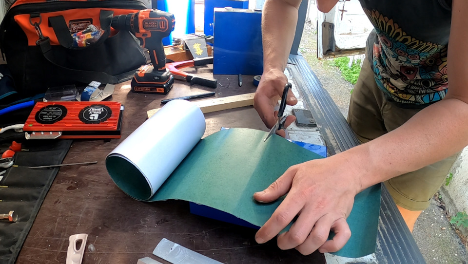 Нарезали на кусочки и приклеили к стенкам АКБ — Citroen Jumper (2G)