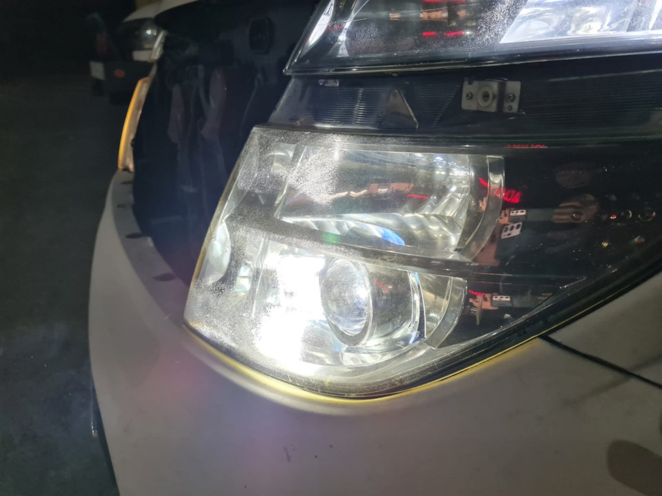 Линза — Nissan Elgrand (E51)