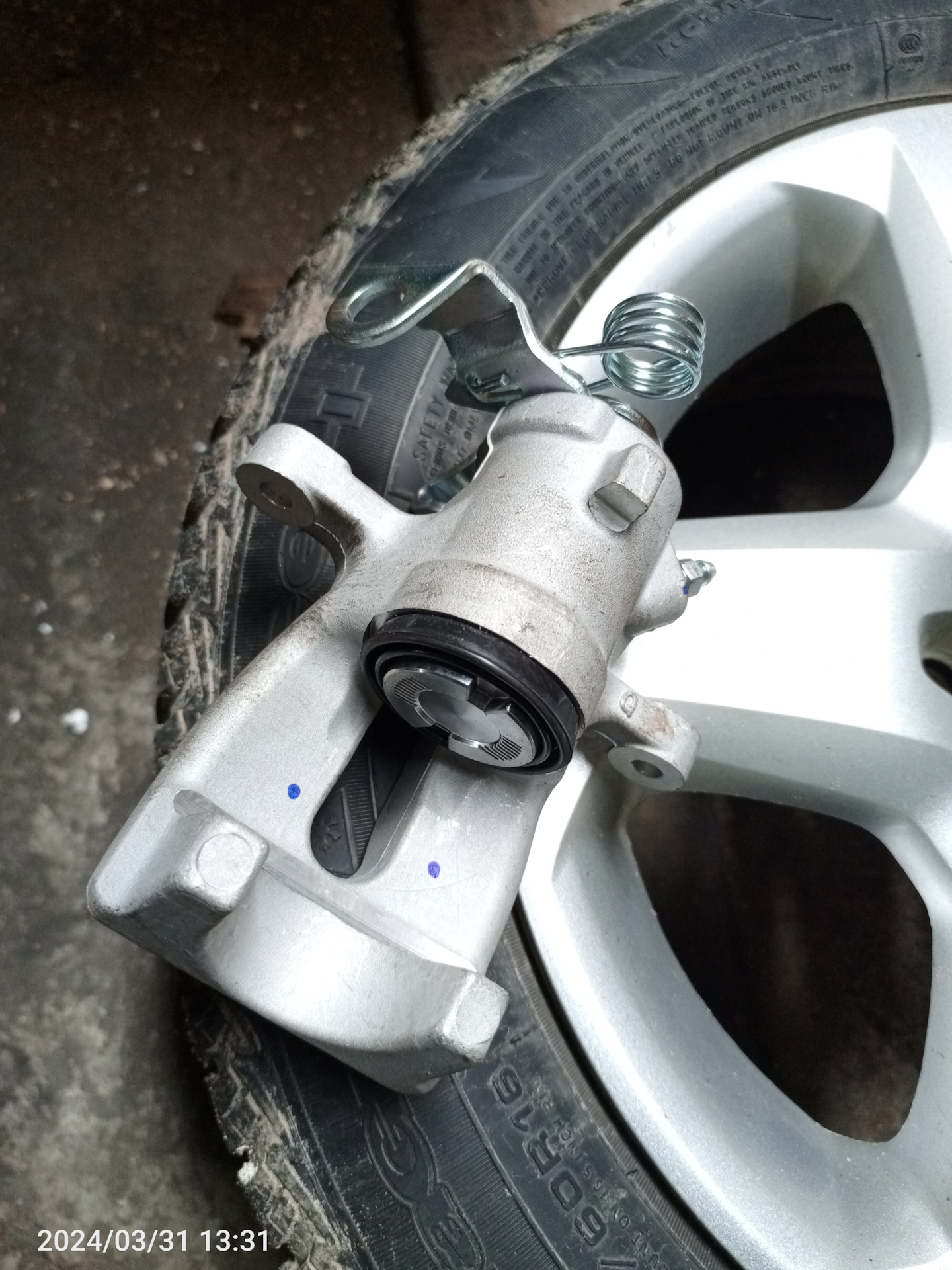 Замена задних суппортов. Внутренний ШРУС — Opel Astra H, 1,3 л, 2007 ...