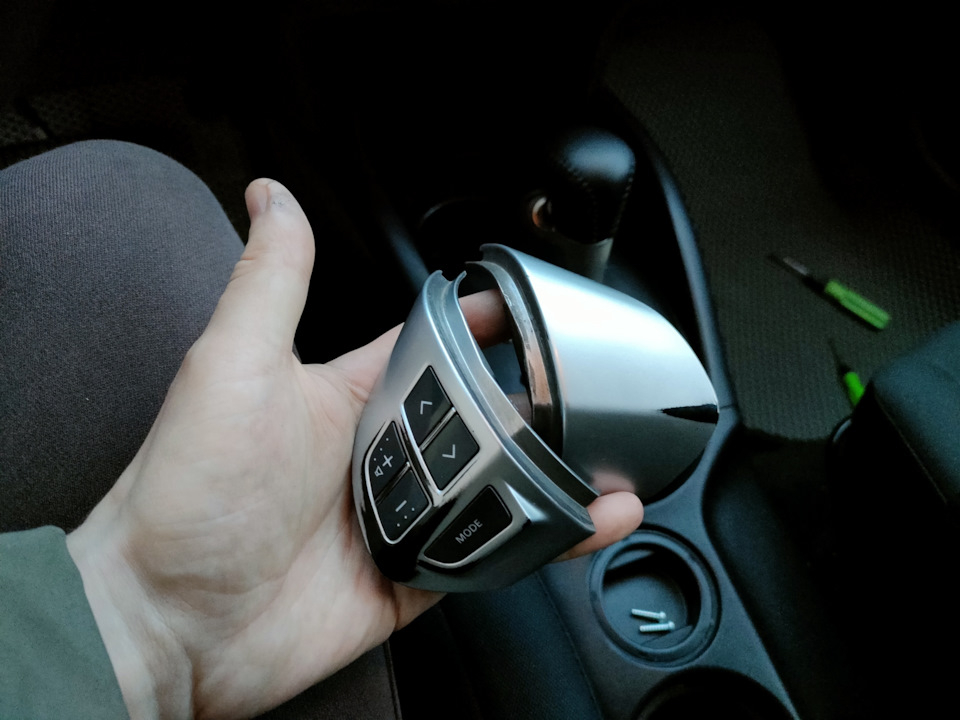 Как снять накладку митсубиси аутлендер Накладки руля - Mitsubishi Outlander XL, 2 л, 2010 года своими руками DRIVE2