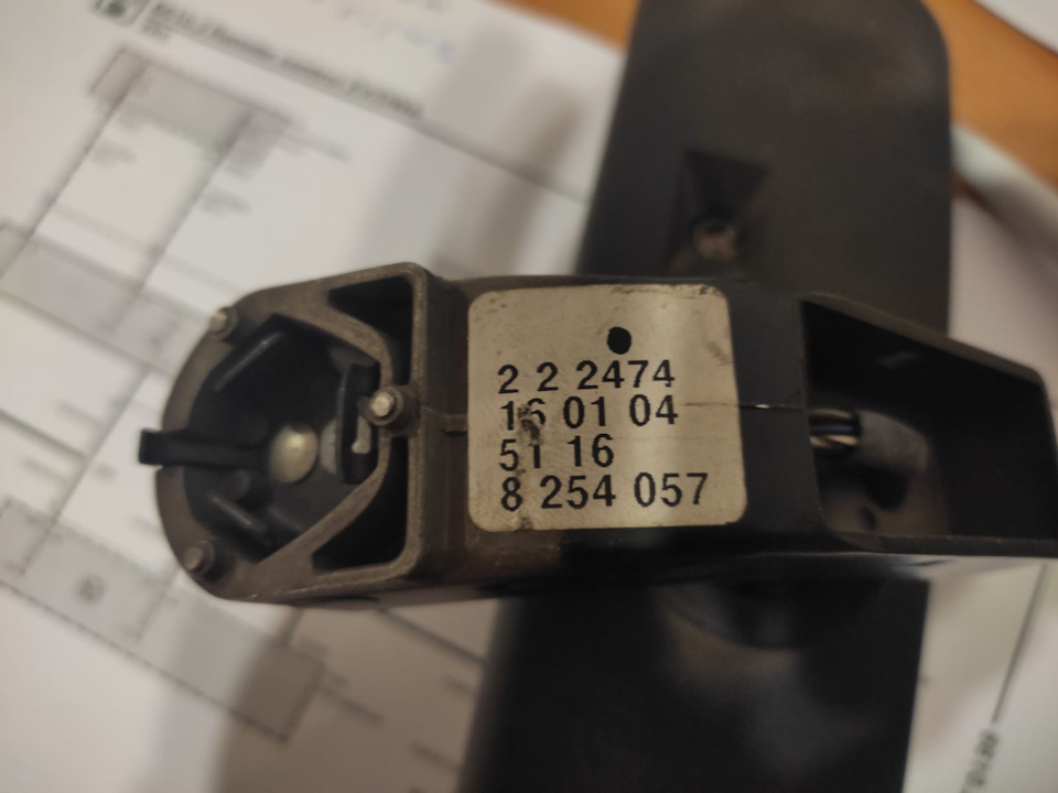 Фото в бортжурнале BMW 3 series (E36). Запчасти на фото: 222474, 1601Q4, 8254057