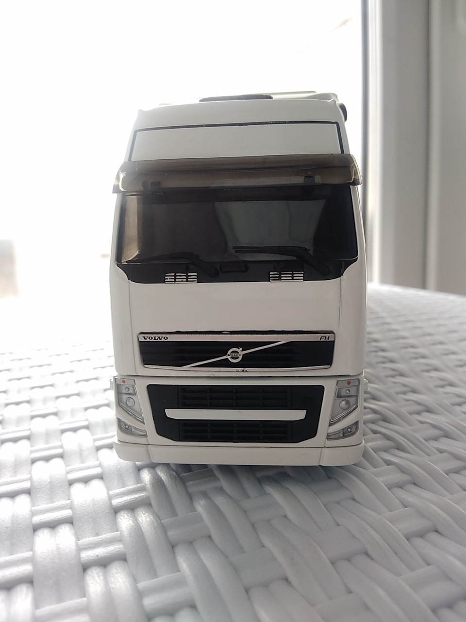 Volvo FH3 + полуприцеп — реф Lamberet и другие (Eligor, 1:43). — Сообщество  «Масштабные Модели» на DRIVE2