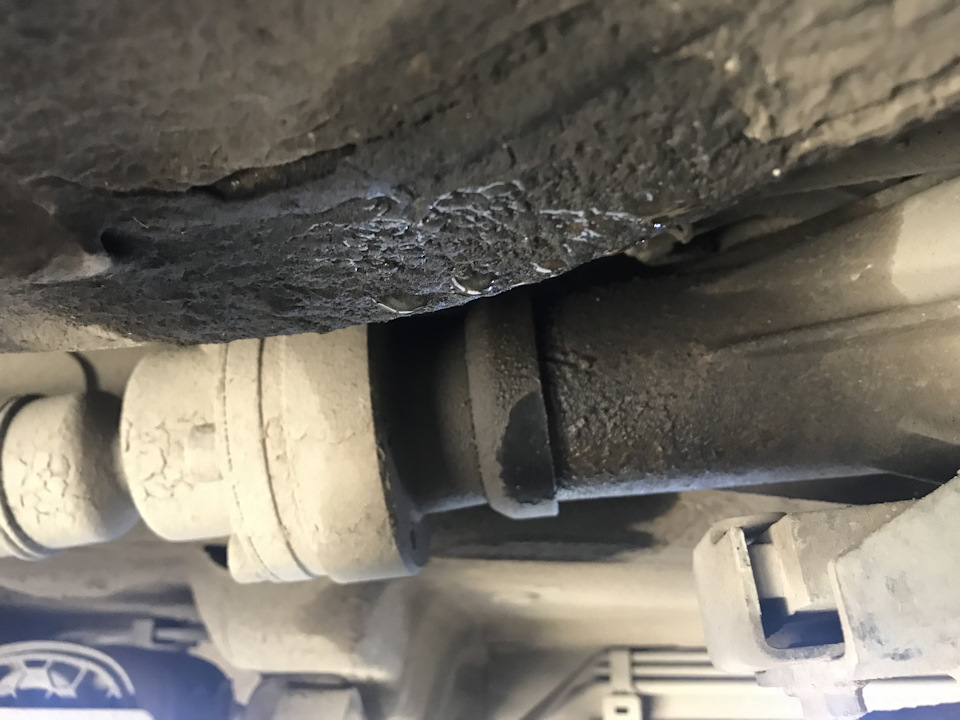 Замена сальника раздаточной коробки заднего выходного вала. Замена ...