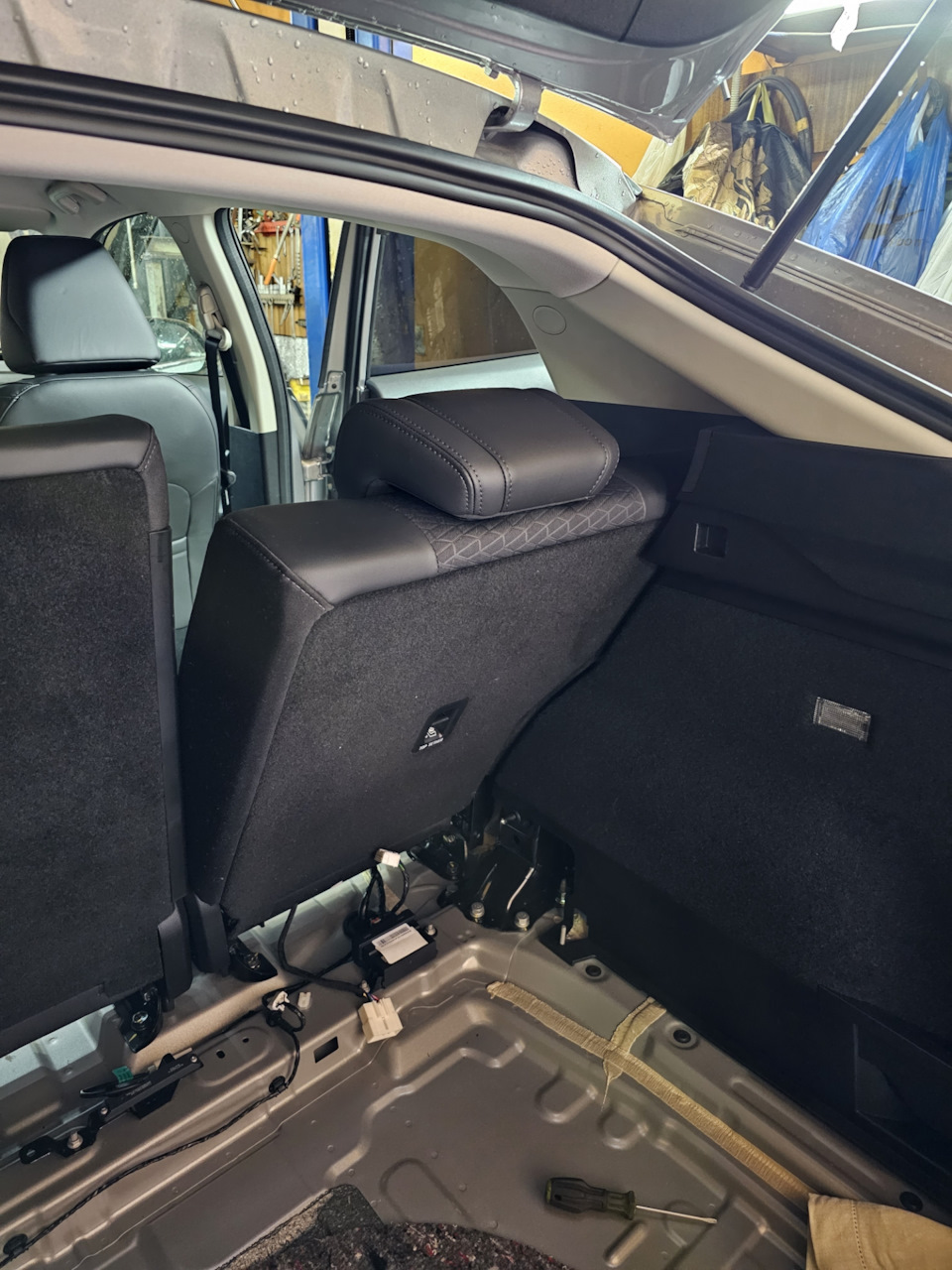 Доработка угла наклона спинки задних сидений — Haval F7x, 1,5 л, 2023 ...