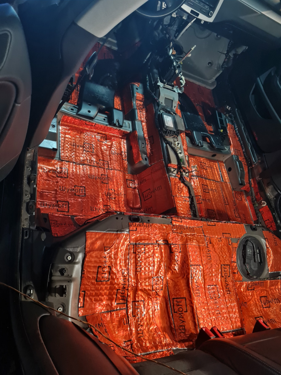 Легкая виброизоляция — Volkswagen Passat CC, 1,8 л., 2011 года | своими ...