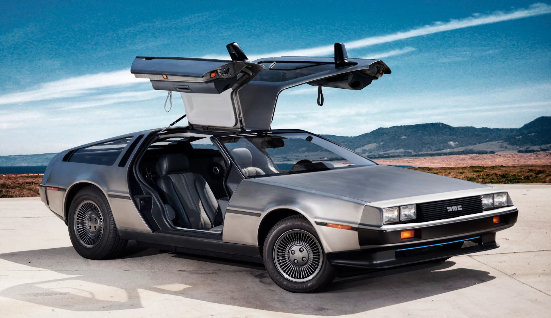 DELOREAN DMC 12 летающий