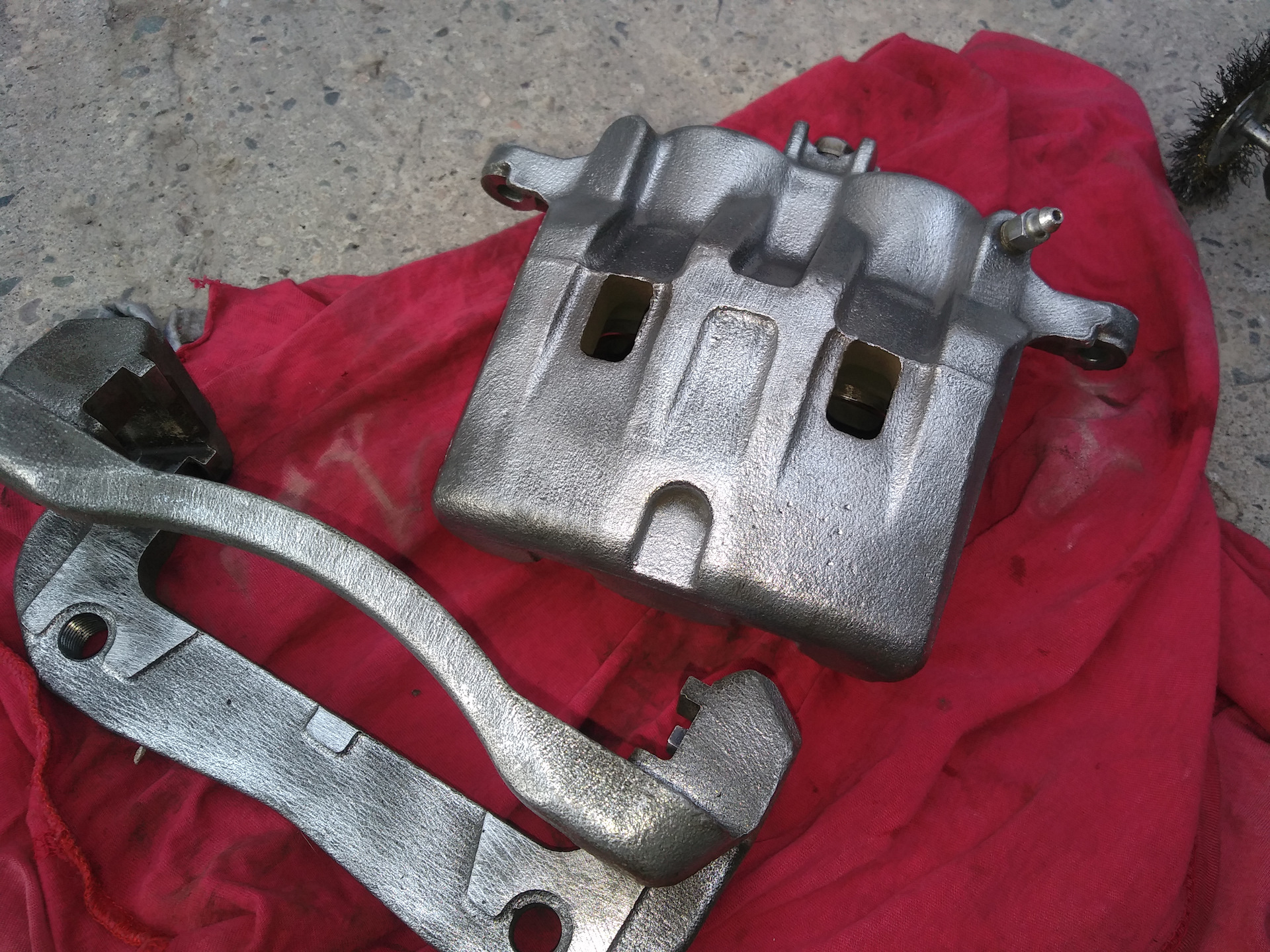 Двухпоршневые суппорта vw ate. Суппорта тормозные передние тойота калдина. Двухпоршневой суппорт vectra b. Тормозной суппорт передний на кайо т2. Суппорта 2108 на ниву.