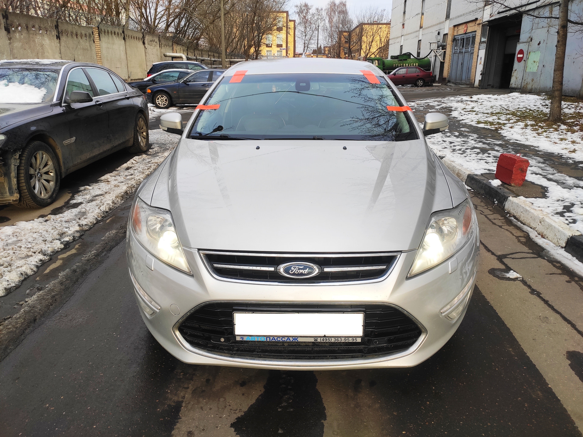 Замена наклейки под лобовым стеклом с VIN номером — Ford Mondeo IV, 2,3 л,  2013 года | визит на сервис | DRIVE2