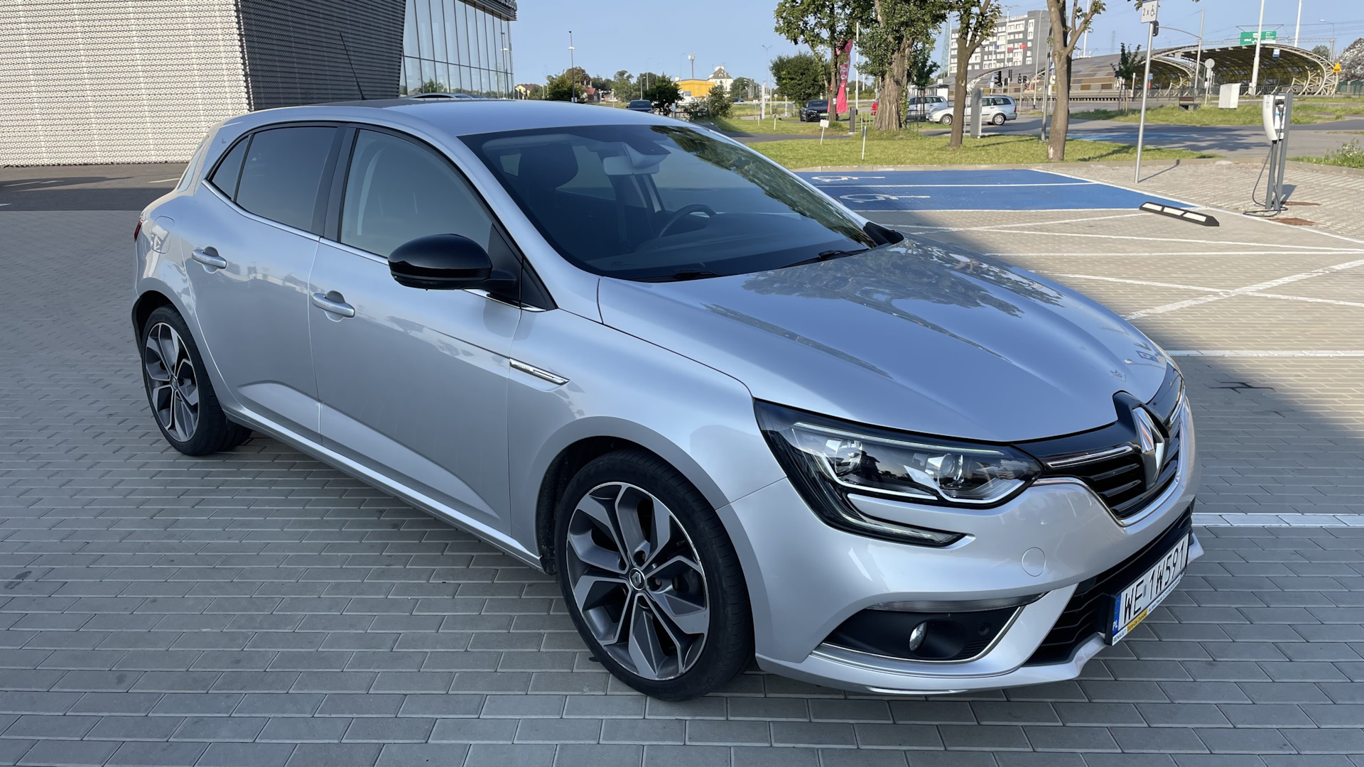 Renault Megane IV 1.3 бензиновый 2019 | 1.3 Tce Street Furia на DRIVE2