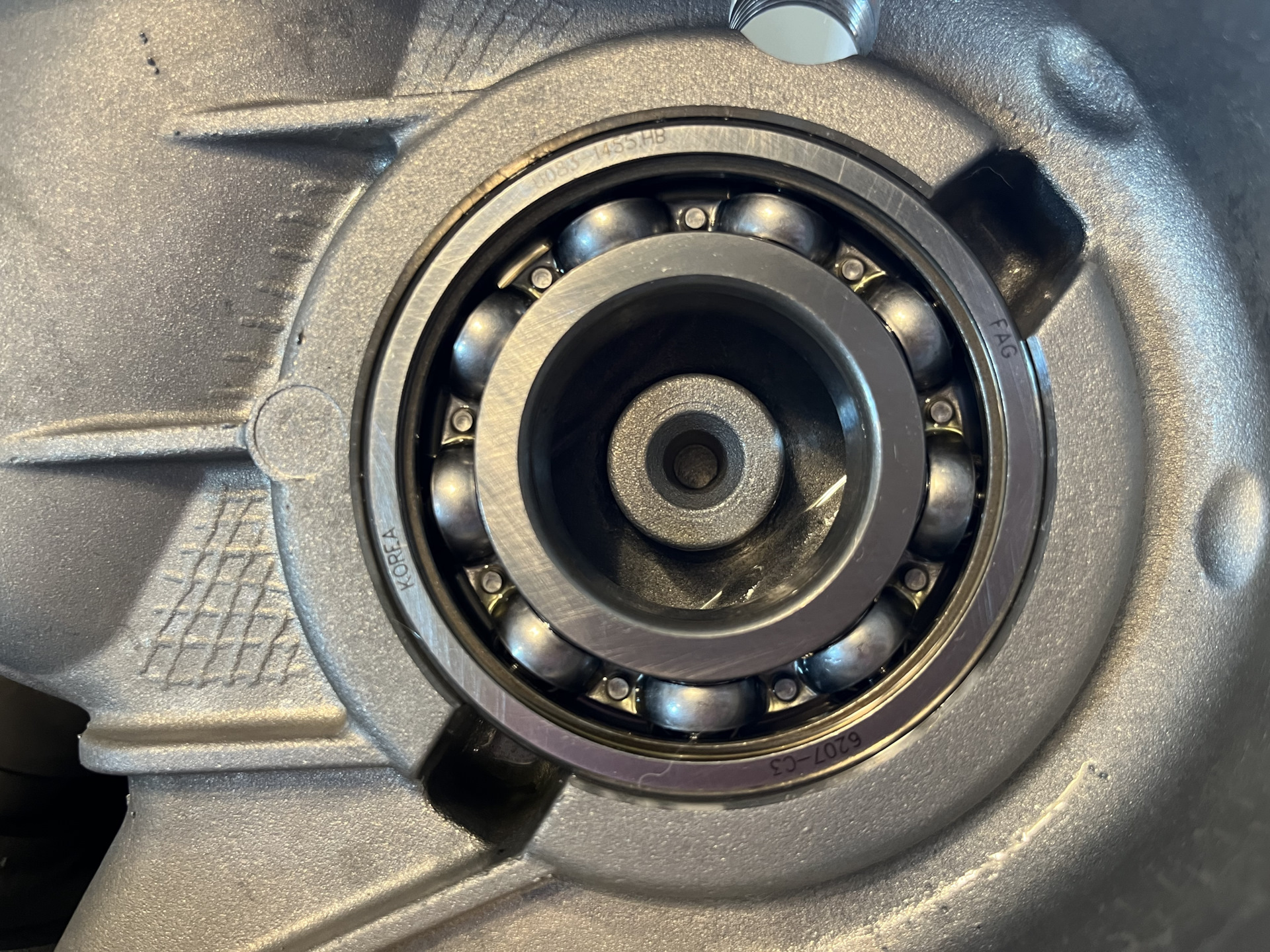 Передний ступичный подшипник ваз 2115. Задний ступичный подшипник лада гранта. Задний подшипник ваз 2109. Правильная установка упорных подшипников на вал. Как ставится подшипник.