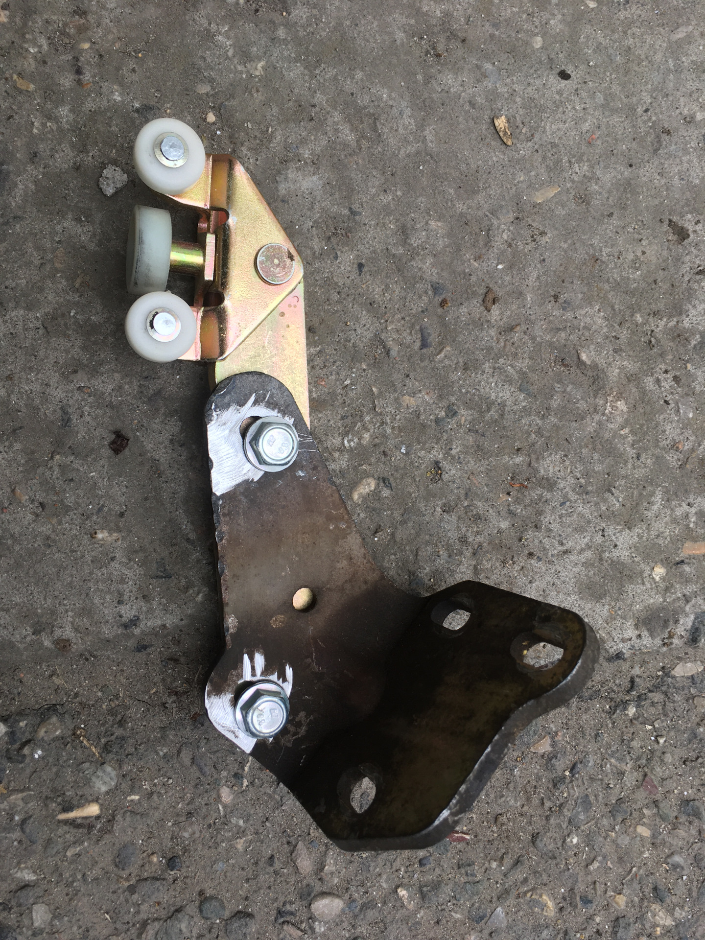 верхний ролик сдвижной двери т4. нижний ролик сдвижной двери фольксваген т4. нижний ролик сдвижной двери фольксваген т4. нижний ролик сдвижной двери фольксваген транспортер т5. ролик боковой двери фольксваген т4 артикул.