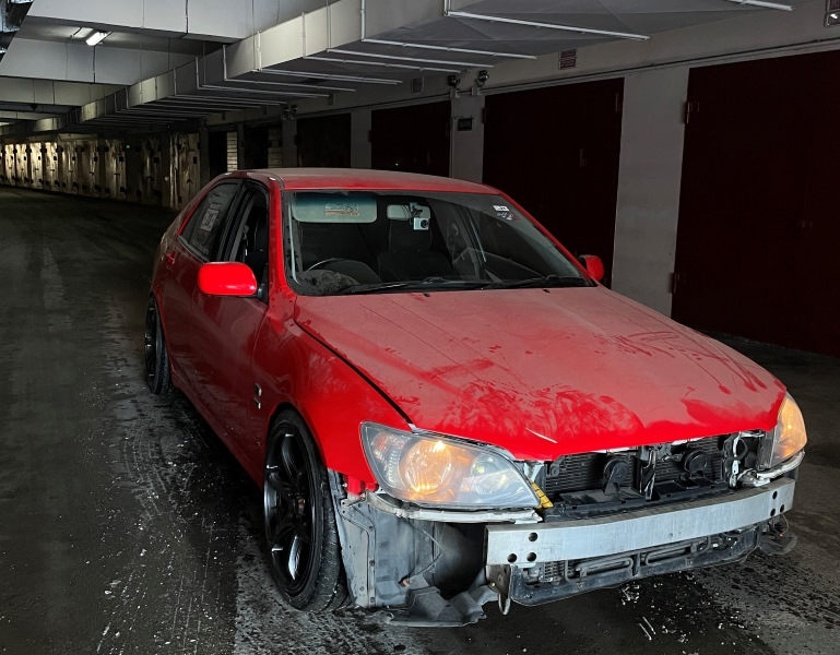 Сейчас Альтезза выглядит так. Чтоб она выглядела так, как на главном фото, она каждую зиму проходит через это. Пол года простоя. Продолжаем дальше готовиться к сезону. Еще не все запланированные работы выполнены. Дальше будет не менее интересно. — Toyota Altezza