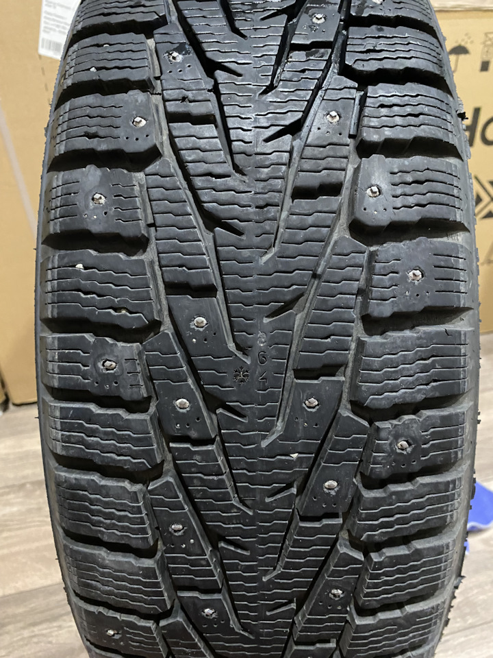 Шины зимние шипованные Nokian 225/65 R17 на KIA Sorento (3G), KIA ...