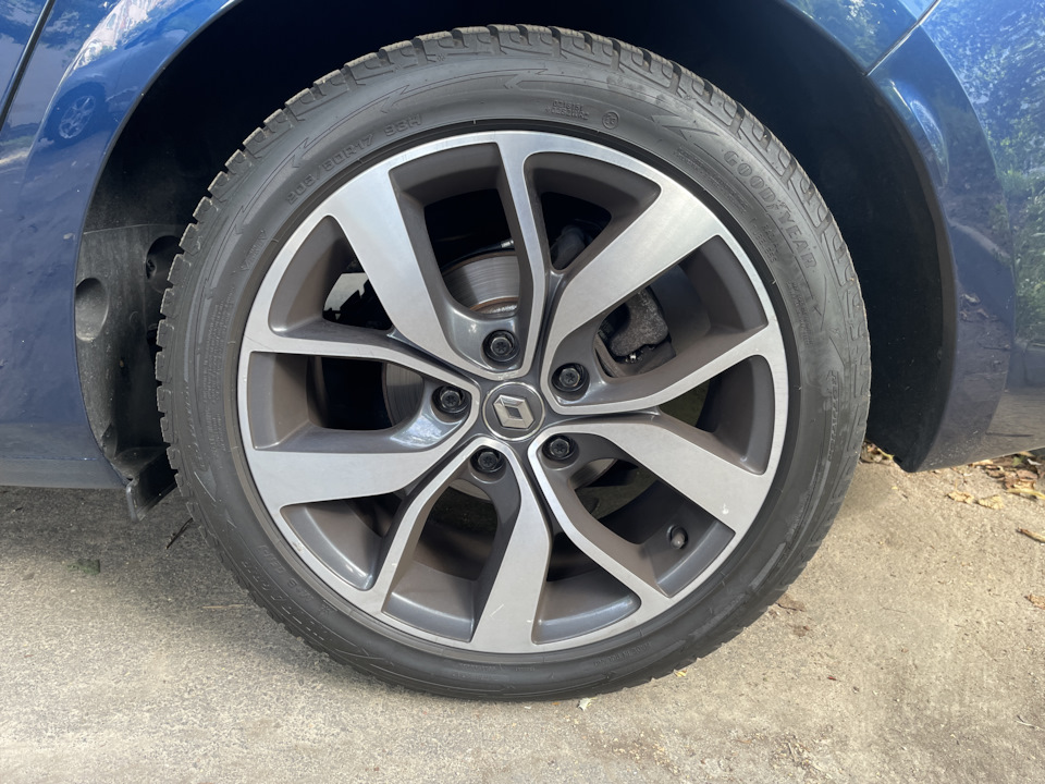 Диски на рено флюенс r17. Какая резина на рено меган. Колеса hyundai creta r16. Какая резина на рено меган. На мурано з 51 колёса от финика.