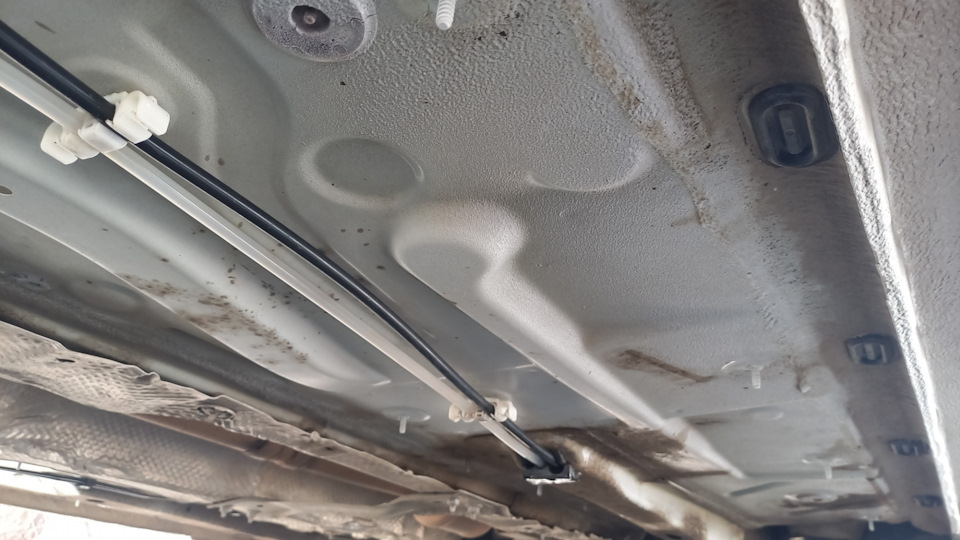 Антикор днища под пластиковой защитой — Volkswagen Jetta VI, 1,6 л ...