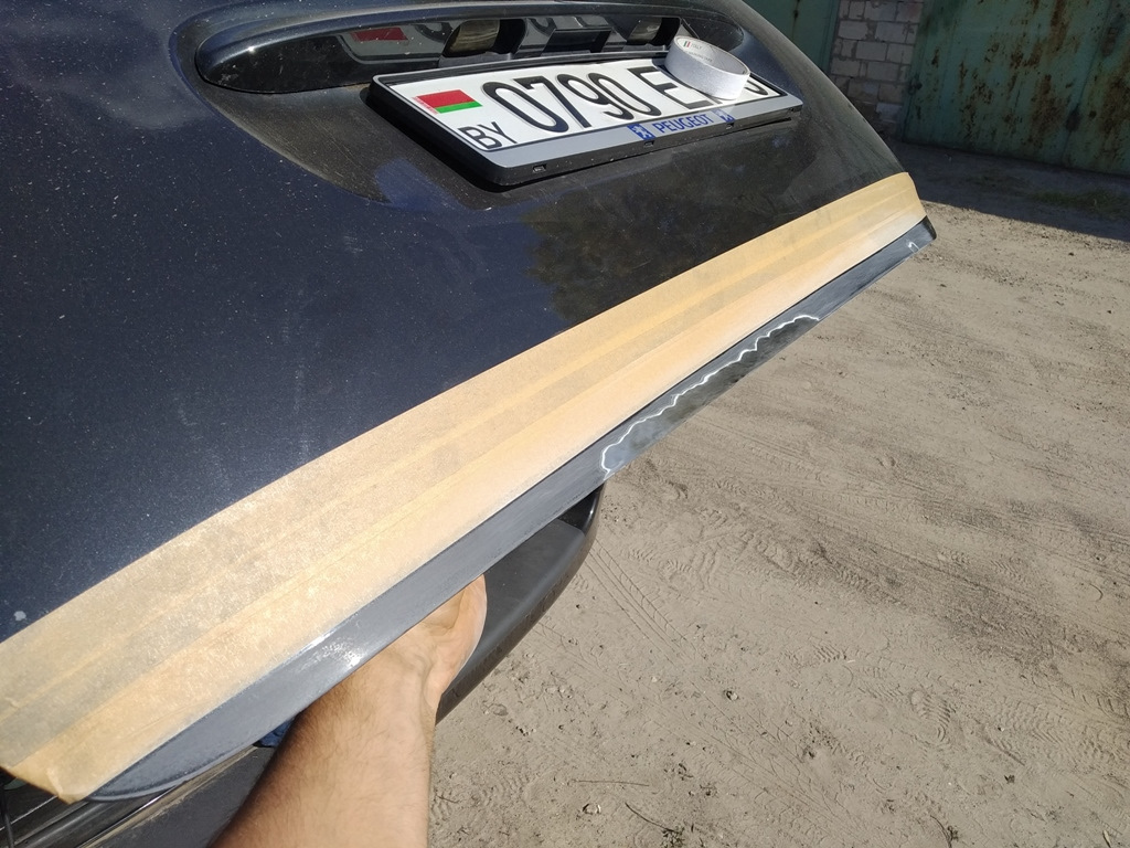 ржавчина на сварных точках кромки багажника камри 50. кромка багажника. гранта гниет кромку багажника. накладка багажника пассат сс. кромка багажника 2107.