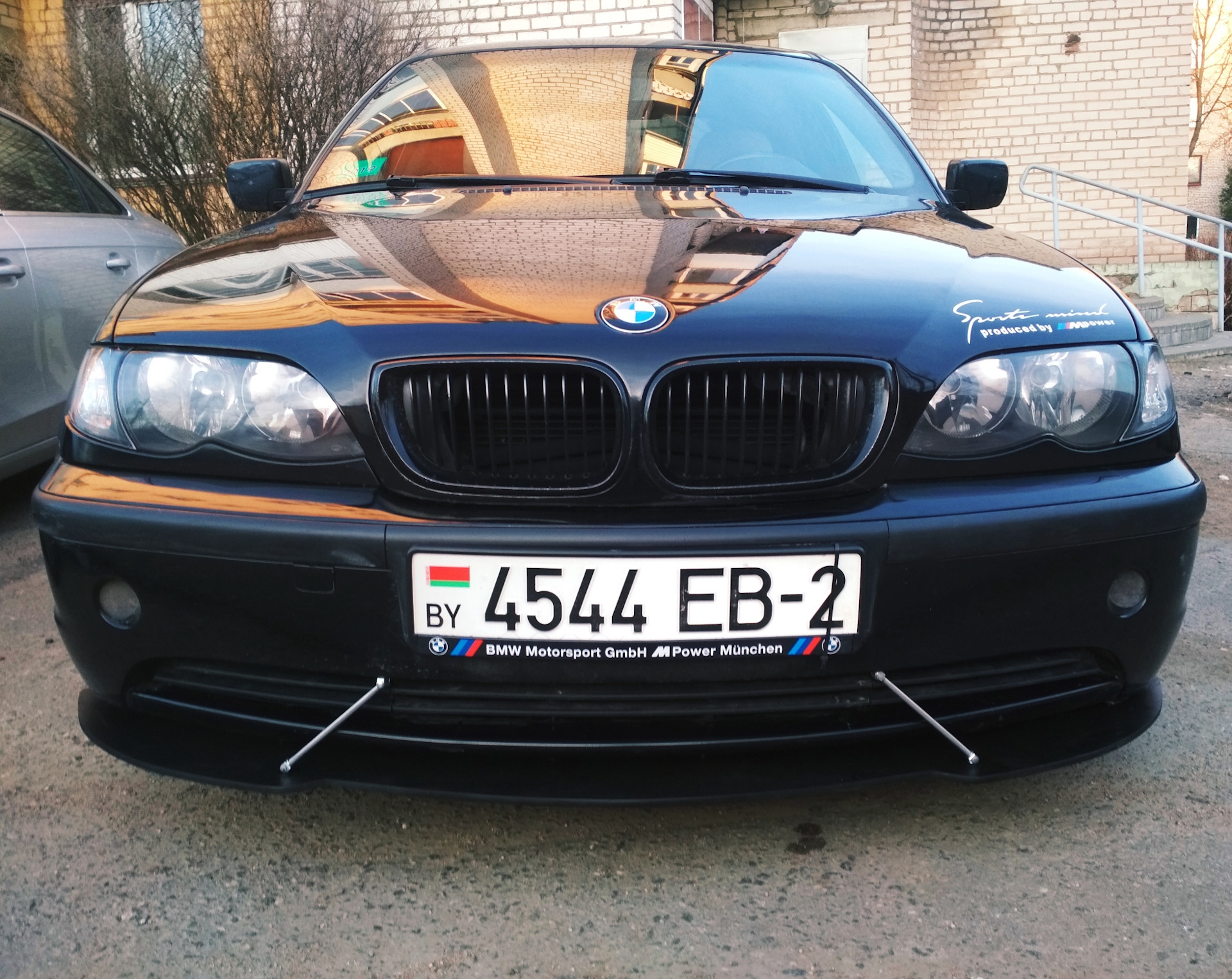Сплиттер бампера bmw e46. Передний бампер бмв е46. Клыки на бампер bmw e46 рестайлинг. Bmw e46 m tech 2. Фары бмв е46.