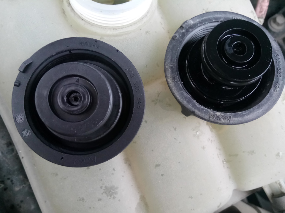 Крышка расширительного бачка — Mazda 3 (1G) BK, 2 л, 2007 года ...