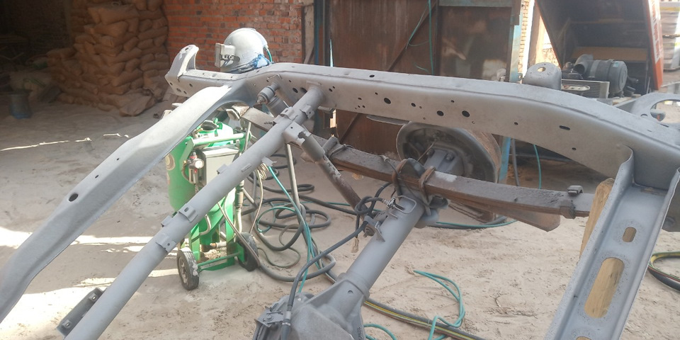 История 4. Пескоструйная обработка рамы. — Nissan Navara (2G), 2,5 л ...