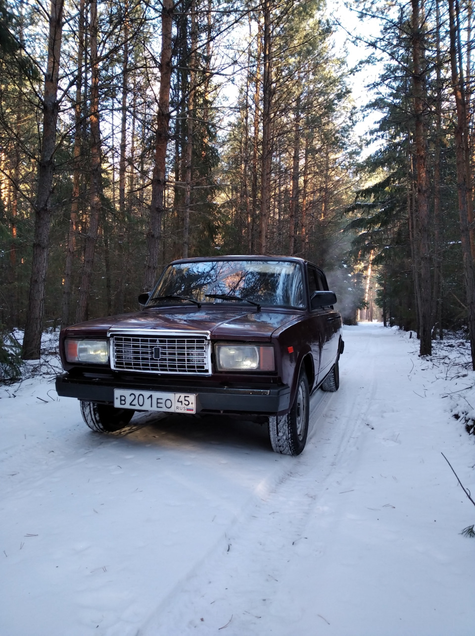 Всех приветствую сегодня у меня вопрос, купил я значит решетку новую на авто  рынке за 550 рублей, когда установил увидел что верхняя планка шире самой  решётки и выглядит не очень как это