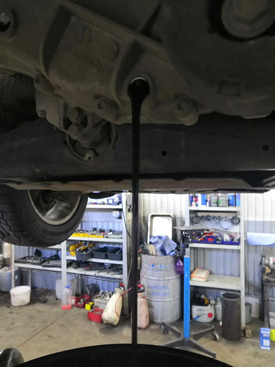 Замена масла в раздатке и редукторах — Volkswagen Touareg (2G), 3 л ...