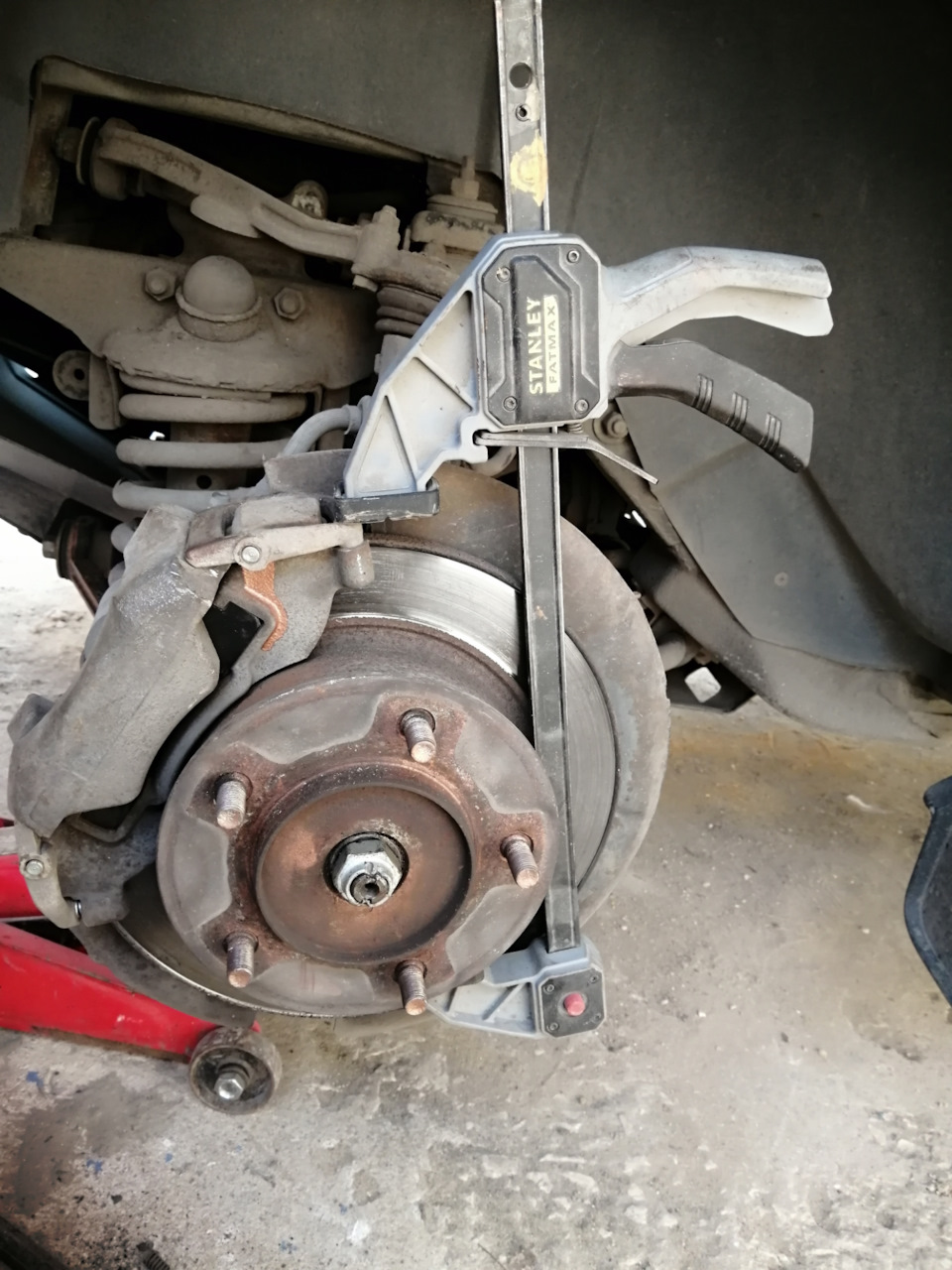 Как я ставлю скобу суппорта — Chevrolet Niva GLX, 1,7 л, 2015 года ...