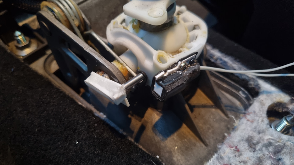 Датчик нейтрали в МКПП VAG Fabia 2 FL — Skoda Fabia Mk2, 1,2 л, 2010 ...