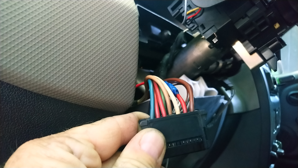 Динамики и центральный замок с пультом — Dacia Sandero (1G), 1,4 л ...