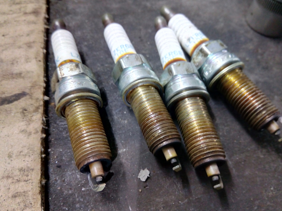 Замена свечей, передних тормозных колодок и прочистка радиатора ...